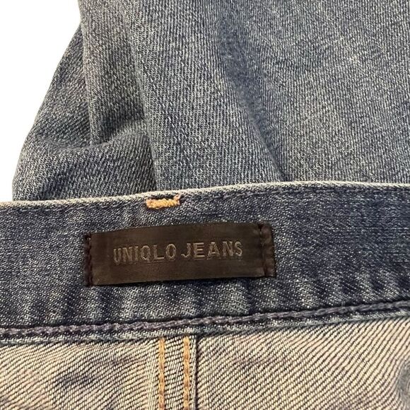3 for $30! Uniqlo light wash straight leg jeans. Size 24 - Picture 3 of 7